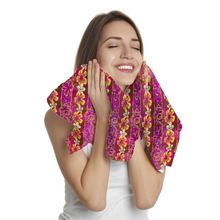 Load image into Gallery viewer, Golden Daisies - Magenta pattern : Small towel for face and hands - 16&#39;&#39; x 24&#39;&#39; - 40cm x 60cm - Free standard shipping
