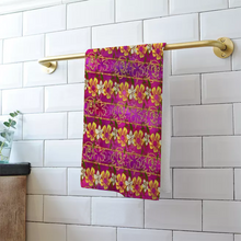 Load image into Gallery viewer, Golden Daisies - Magenta pattern : Small towel for face and hands - 16&#39;&#39; x 24&#39;&#39; - 40cm x 60cm - Free standard shipping
