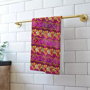 Golden Daisies - Magenta pattern : Small towel for face and hands - 16'' x 24'' - 40cm x 60cm - Free standard shipping