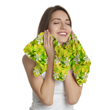 Load image into Gallery viewer, Golden Daisies - Green pattern: Small towel for face and hands - 16&#39;&#39; x 24&#39;&#39; - 40cm x 60cm - Free standard shipping
