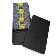 Load image into Gallery viewer, Magic Lotus: Money purse - 7.9&#39;&#39; x 4.1&#39;&#39; x 1&#39;&#39;- Credit Card Holders - Zipper Wristlet - Free standard shipping
