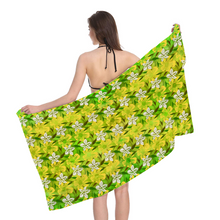 Load image into Gallery viewer, Golden Daisies - Green pattern : Large body towel for Bath and the sea - 35&#39;&#39; x 59&#39;&#39; -  90cm x 150cm  - Free standard shipping
