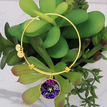 Load image into Gallery viewer, Glowing Flowers : Round Charm, Gold or Silver Plated, with strong chain necklace   - In luxury packaging - Free standard shipping

