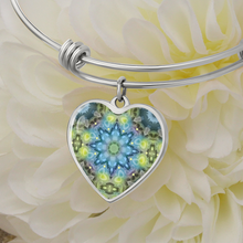 Load image into Gallery viewer, heart1-green Magic Stardust : Heart charm Bracelet, Gold or Silver Plated  - In luxury packaging - Free standard shipping
