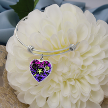 Load image into Gallery viewer, Glowing Flowers : Heart charm Bracelet, Gold or Silver Plated  - In luxury packaging - Free standard shipping
