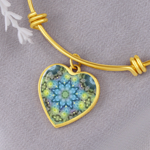Load image into Gallery viewer, heart1-green Magic Stardust : Heart charm Bracelet, Gold or Silver Plated  - In luxury packaging - Free standard shipping
