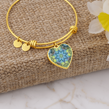 Load image into Gallery viewer, heart1-green Magic Stardust : Heart charm Bracelet, Gold or Silver Plated  - In luxury packaging - Free standard shipping
