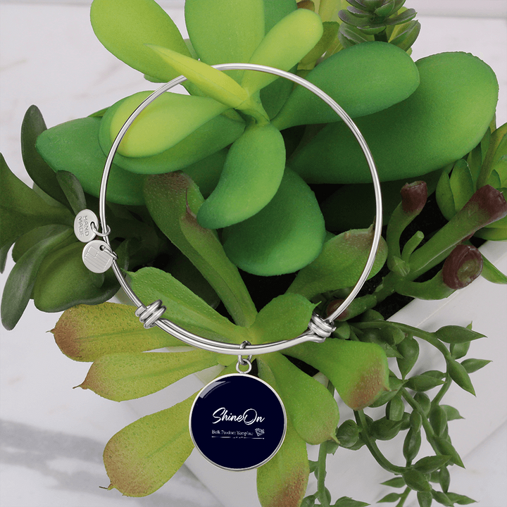 Golden Daisies : Round Charm Bracelet, Gold or Silver Plated  - In luxury packaging - Free standard shipping