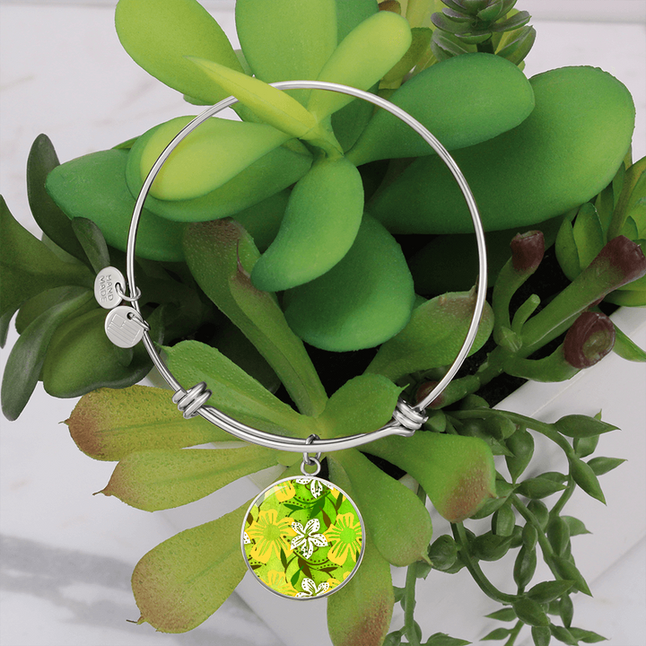 round template - golden daisiesGreen Golden Daisies : Round Charm Bracelet, Gold or Silver Plated  - In luxury packaging - Free standard shipping