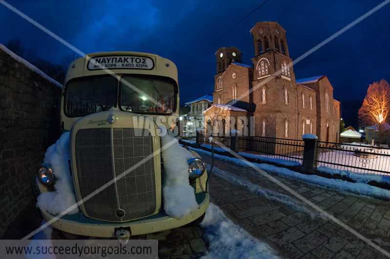 Car - bus - in the snow - 212017-11-13
