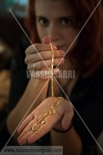 Woman with jewelry 212017-115-19