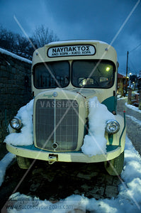 Car - bus - in the snow - 312017-160-157