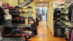 Clothes shop interior 312017-346-343