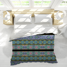 Load image into Gallery viewer, Magic Stardust pattern 2 : Double Bed light quilts 83&quot; x 87&quot; – 220cm x 210cm -  Free standard shipping
